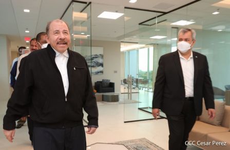 Presidente Daniel y Vicepresidenta Rosario en visita a la sede del BCIE en Managua 