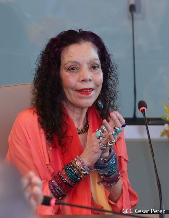 Presidente Daniel y Vicepresidenta Rosario en visita a la sede del BCIE en Managua 