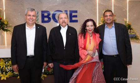 Presidente Daniel y Vicepresidenta Rosario en visita a la sede del BCIE en Managua 
