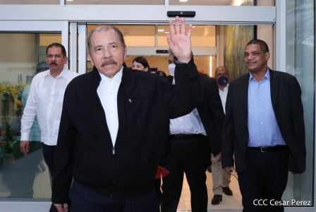 Presidente Daniel y Vicepresidenta Rosario en visita a la sede del BCIE en Managua 