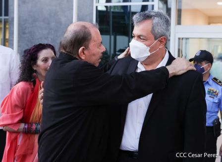 Presidente Daniel y Vicepresidenta Rosario en visita a la sede del BCIE en Managua 