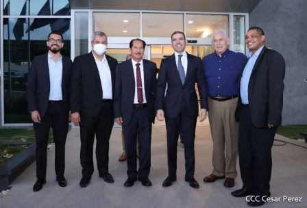 Presidente Daniel y Vicepresidenta Rosario en visita a la sede del BCIE en Managua 