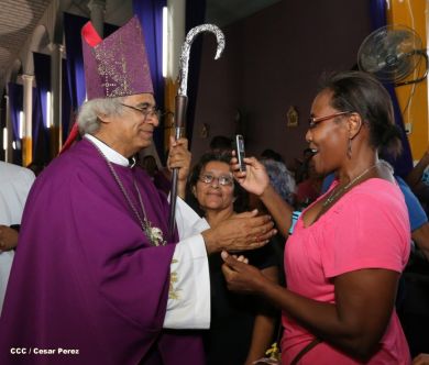 Realizan tercera peregrinación y Viacrucis en La Conquista 