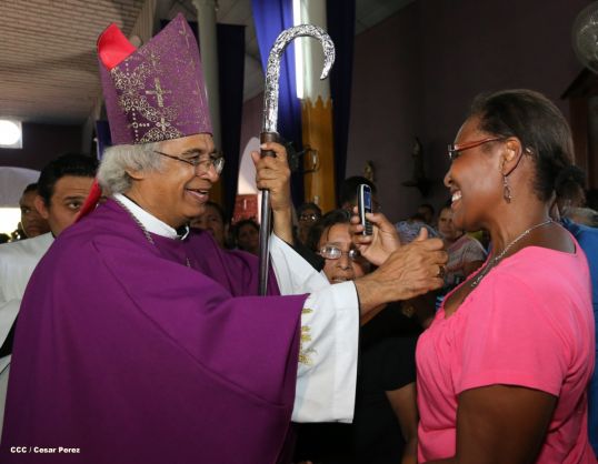 Realizan tercera peregrinación y Viacrucis en La Conquista 