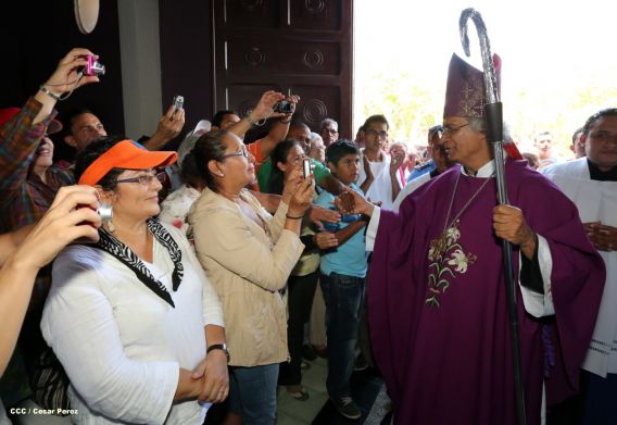 Realizan tercera peregrinación y Viacrucis en La Conquista 