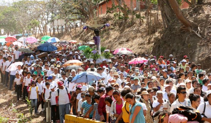 Realizan tercera peregrinación y Viacrucis en La Conquista 
