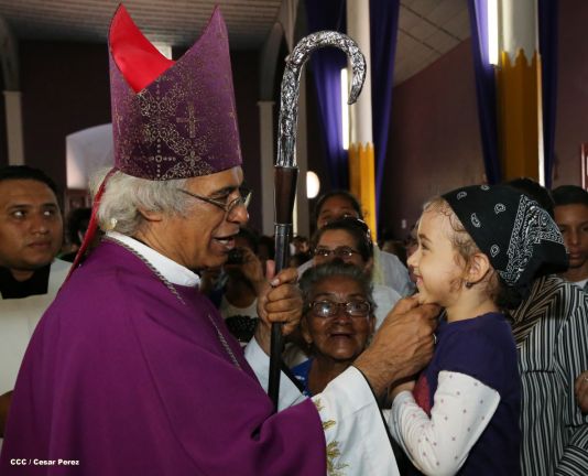 Realizan tercera peregrinación y Viacrucis en La Conquista 