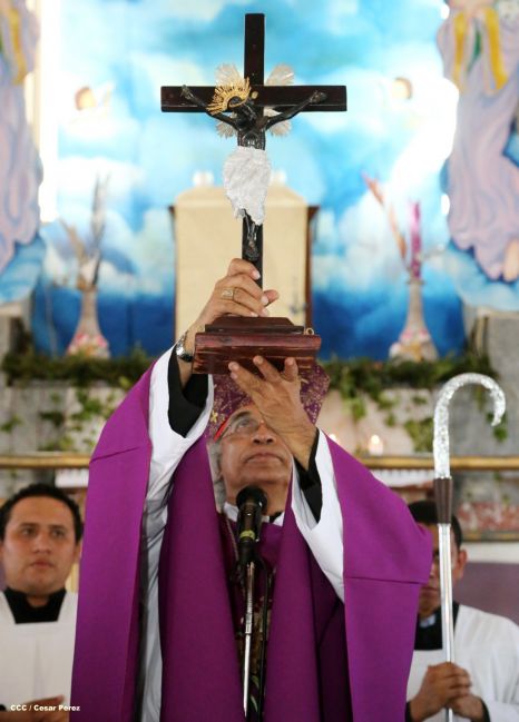 Realizan tercera peregrinación y Viacrucis en La Conquista 