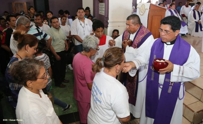 Realizan tercera peregrinación y Viacrucis en La Conquista 