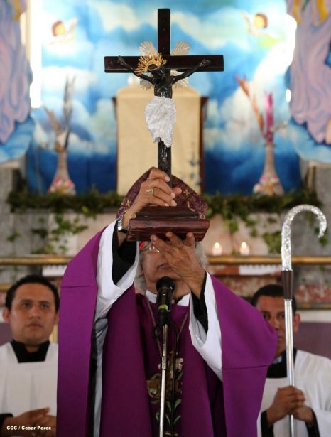 Realizan tercera peregrinación y Viacrucis en La Conquista 