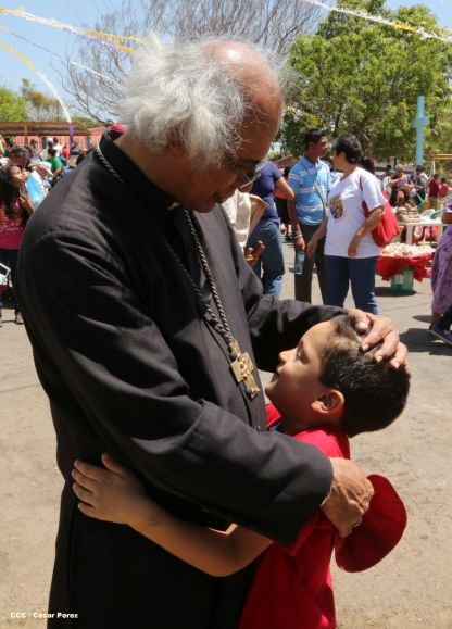 Realizan tercera peregrinación y Viacrucis en La Conquista 
