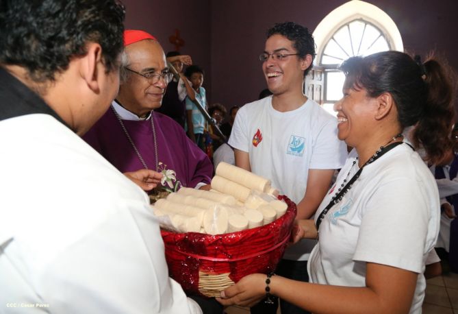 Realizan tercera peregrinación y Viacrucis en La Conquista 