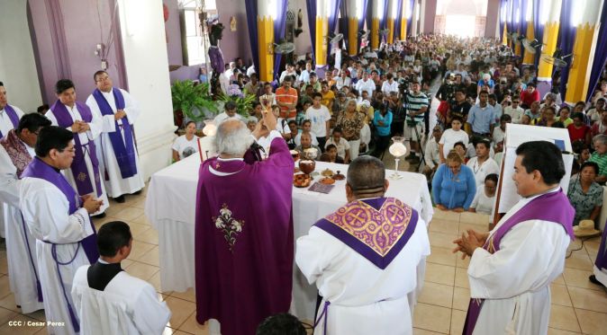 Realizan tercera peregrinación y Viacrucis en La Conquista 