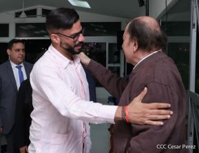 El Comandante Daniel Ortega y la Compañera Rosario Murillo en reunión con el Canciller de Venezuela  