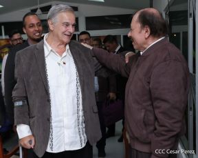 El Comandante Daniel Ortega y la Compañera Rosario Murillo en reunión con el Canciller de Venezuela  
