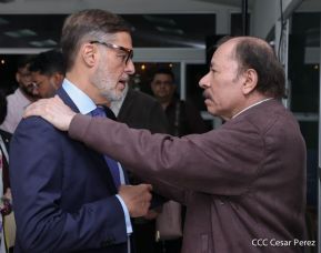 El Comandante Daniel Ortega y la Compañera Rosario Murillo en reunión con el Canciller de Venezuela  