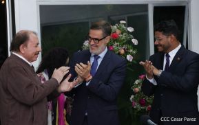 El Comandante Daniel Ortega y la Compañera Rosario Murillo en reunión con el Canciller de Venezuela  