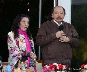 El Comandante Daniel Ortega y la Compañera Rosario Murillo en reunión con el Canciller de Venezuela  