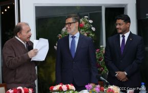 El Comandante Daniel Ortega y la Compañera Rosario Murillo en reunión con el Canciller de Venezuela  