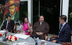El Comandante Daniel Ortega y la Compañera Rosario Murillo en reunión con el Canciller de Venezuela  
