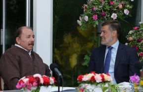 El Comandante Daniel Ortega y la Compañera Rosario Murillo en reunión con el Canciller de Venezuela  