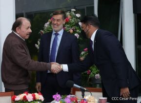 El Comandante Daniel Ortega y la Compañera Rosario Murillo en reunión con el Canciller de Venezuela  