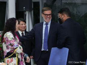 El Comandante Daniel Ortega y la Compañera Rosario Murillo en reunión con el Canciller de Venezuela  