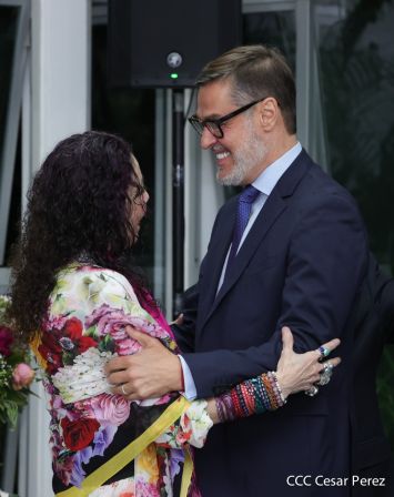 El Comandante Daniel Ortega y la Compañera Rosario Murillo en reunión con el Canciller de Venezuela  