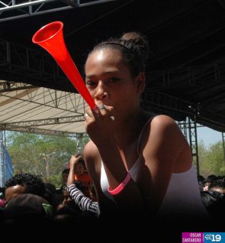 Miles de jóvenes se dieron cita en Estadio Virtual