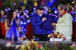 Presidente Daniel Ortega y Compañera Rosario presiden acto del 43/19 de la Revolución Sandinista