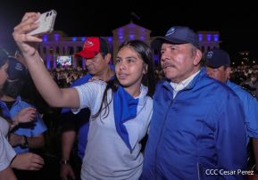 Presidente Daniel Ortega y Compañera Rosario presiden acto del 43/19 de la Revolución Sandinista