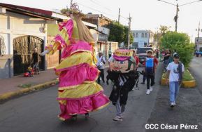 ¡Sí, el Arte es el Azul...!