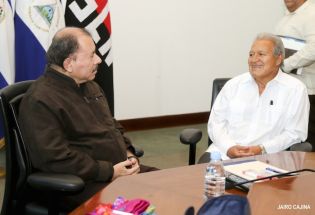 Daniel y Rosario sostienen encuentro con presidente electo de El Salvador, Salvador Sánchez Cerén
