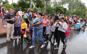 Espectacular desfile hípico por las calles de Managua