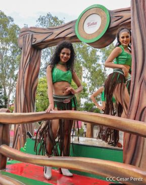 Espectacular desfile hípico por las calles de Managua