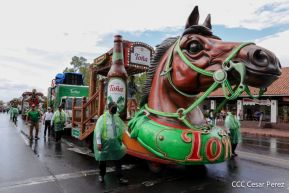 Espectacular desfile hípico por las calles de Managua