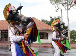 Espectacular desfile hípico por las calles de Managua