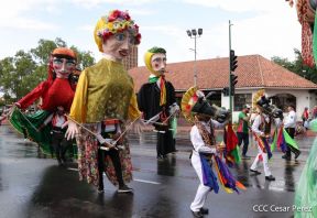Espectacular desfile hípico por las calles de Managua