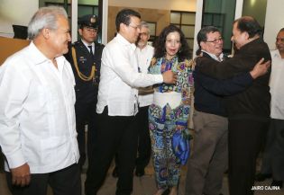 Daniel y Rosario sostienen encuentro con presidente electo de El Salvador, Salvador Sánchez Cerén