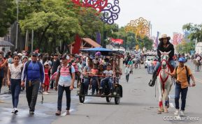 Espectacular desfile hípico por las calles de Managua