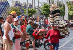Espectacular desfile hípico por las calles de Managua