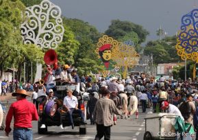 Espectacular desfile hípico por las calles de Managua