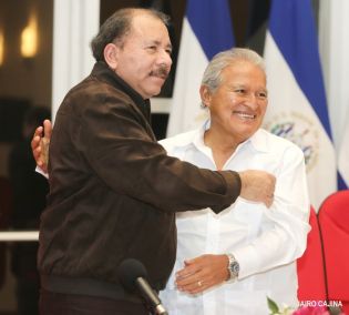 Daniel y Rosario sostienen encuentro con presidente electo de El Salvador, Salvador Sánchez Cerén