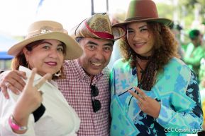 Espectacular desfile hípico por las calles de Managua