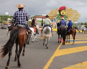 Espectacular desfile hípico por las calles de Managua