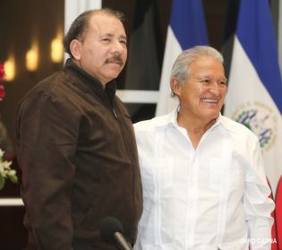 Daniel y Rosario sostienen encuentro con presidente electo de El Salvador, Salvador Sánchez Cerén