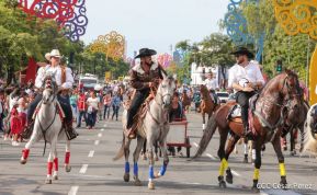 Espectacular desfile hípico por las calles de Managua