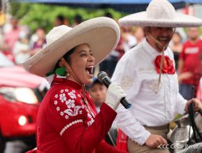 Espectacular desfile hípico por las calles de Managua