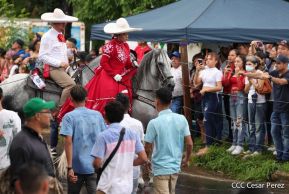 Espectacular desfile hípico por las calles de Managua