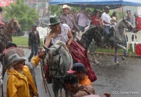 Espectacular desfile hípico por las calles de Managua